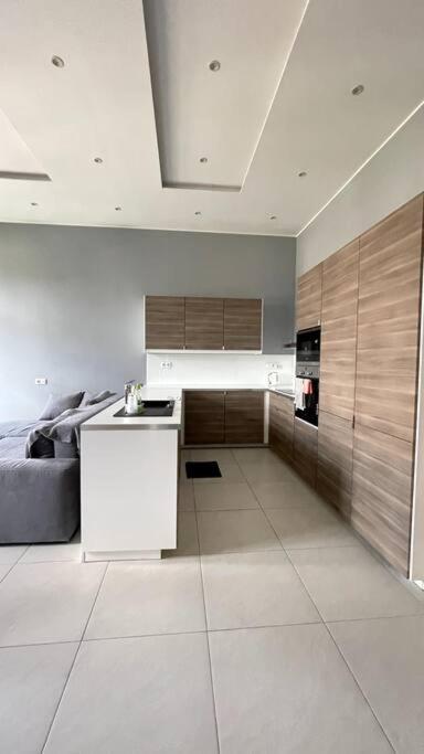 Renovated And Spacious Two-Bedroom Condo In 부다페스트 외부 사진