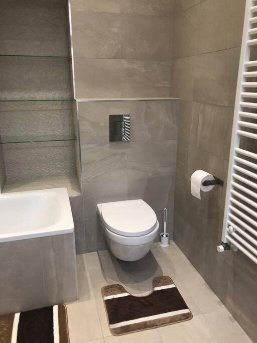Renovated And Spacious Two-Bedroom Condo In 부다페스트 외부 사진