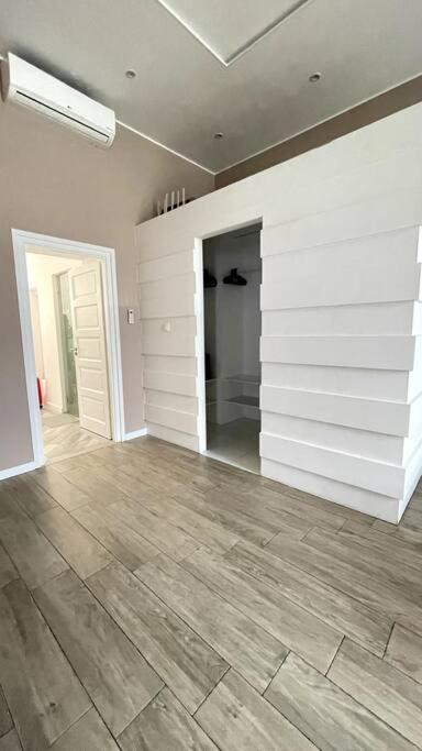 Renovated And Spacious Two-Bedroom Condo In 부다페스트 외부 사진