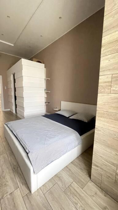 Renovated And Spacious Two-Bedroom Condo In 부다페스트 외부 사진